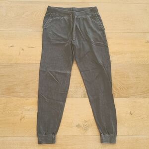 Barefoot Dreams Women's joggers Charcoal gray. Size Small 100% cotton